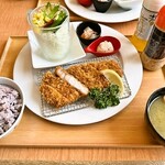 まるやま - 三元豚麦豚ロースかつ定食