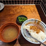 九州沖縄三昧 なんくるないさ - ご飯＋カレー、味噌汁、漬物はおかわり自由