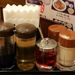 Shisensai Kan - 四川菜館 ＠茅場町 卓上調味料類など
