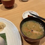 Ichiwa - 海老の旨みが出ている味噌汁。美味しい。