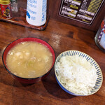 ごはん屋 エール - セットのご飯と味噌汁