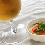 JiProign - ビクルスと言うとヨーロッパの辛気臭い漬けもんという感じでちょっとなーというイメージだったけど、ここのは違う。見た目も味も明るい。漬け酢も美味しいので飲んでしまう^_^