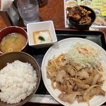 Wing - しょうが焼（ご飯大盛り）＋からあげ（2ケ）＋山芋とろろ