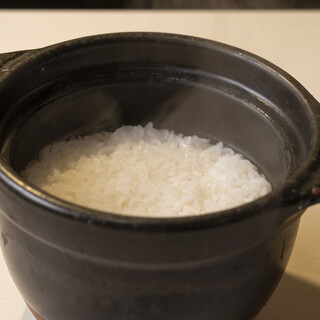 ホカホカの炊きたてご飯を頬張る◎焼肉×たれ×ご飯＝ご馳走！