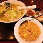 Rakuen - 蒸し鶏野菜ラーメン・半チャーハン定食