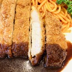 上野精養軒 本店レストラン - 肉質はいい、パン粉は硬い