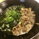 うどん　隠れ家 - 肉わかめうどん