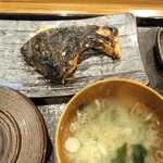 Sumibiyakiwameshidokoro shimpachishokudou - サーモン塩焼き定食・ご飯小810円（税抜）