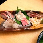 ツバメヤ - お刺身５種盛り合せ ￥1,280 大社港を中心に新鮮なお魚が毎日入荷、お好みのお魚を五種類選べます♬
