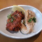 天竺食堂 - 左はチキン、そして右はチキン。お好みでレモンをかけて