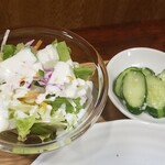 キッチン ブルー グローブ - サラダ、お新香のアップ