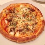 アズーリ - きのことアンチョビのピザ