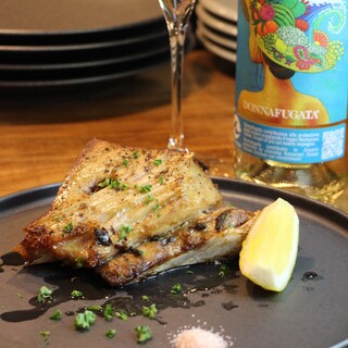 提供以意大利面和奇迹金枪鱼为主的自豪单点菜品