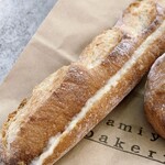 カミヤ ベーカリー - ミニバゲット（クリームサンド）