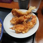 玉屋 - 一旦、蓋に避難させたのは、● 海老 x2 ● 鱚