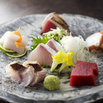 Assortment of 5 types of seasonal sashimi (1 serving)