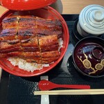 備長うなぎ みの川 - 料理写真:限定メニュー？うな玉丼。実は、鰻の下に立派な厚焼き玉子がいますが、まるで姿が見えません。