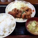 マルキ食堂 - 油淋鶏(¥650)と大ライス(¥250)