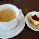 Cafe Rue de Vin - 飲み物はいつもホットコーヒーにしています。紅茶党なのですが、こちらのコーヒーは毎回とても美味しく感じます