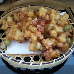 蕎麦と日本料理　驚　KYO - とうもろこしと枝豆のかき揚げです。