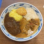 カレー処 琥珀荘 - 二種盛りカレー(マトンの黒コショウ煮込みカレーと週替りカレー)