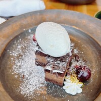 ザ タヴァン グリル＆ラウンジ - 