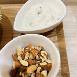 かき氷店 小桃 - ナッツとお初のブラックオリーブチーズクリーム