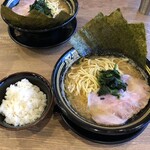 Yokohama Ie Kei Ramentonkotsuman - 豚骨醤油ラーメン（税込800円）