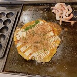 Okonomiyaki Momoka - 鉄板上２