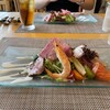 やさい家　咲くゑ - 料理写真:前菜のサラダ。ローストビーフや刺身も乗っています。