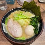 横濱家系ラーメン織田家 - 正油キャベツ＋煮卵