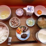 カフェアンドショップ ロータスランド - 2023/08/01
      スタミナモーニング ドリンク付 660円
      ✳︎和紅茶 （お代わり可）
      お得なモーニング Cセット ドリンク付 450円
      ✳︎プレミアムアイス豆乳