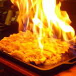 Shitamachi No Kuu - 「炎の鉄板餃子」32個499円。すみません「炎の」は私が感性で勝手に呼んでます。凄いです。(＠_＠;)