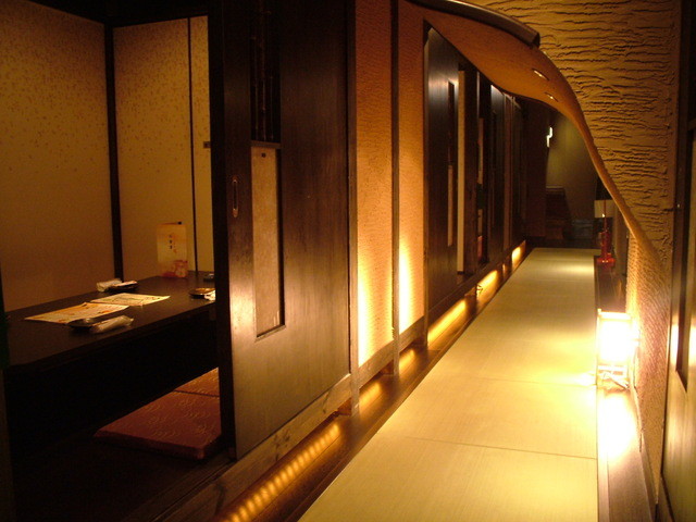 Loites レストラン 飲食店の検索 落ち着いた空間 完全個室ですので静かにご飲 桜坂西梅田店