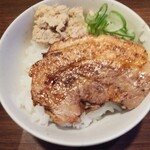 麺部屋 綱取物語 - ミニチャーシュー丼
