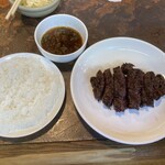 ピーピングトム - ステーキ200g ライス並