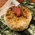 やきとり 嶋家 - 焼きおにぎりは梅味。