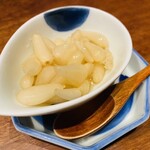 やきとり 嶋家 - お口直しのらっきょう。