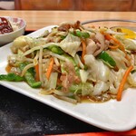 越前 - 野菜炒め定食830円選べるおかずは煮込みハンバーグ選択