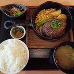 からく亭 - ハンバーグ定食(ご飯、小鉢、味噌汁、漬物付)