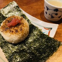 やきとり 嶋家 - 〆の焼きおにぎり。