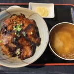 Kafeenusanjuurokudo - 穂高こだわりみそ漬け豚丼（汁物、香物）
                        セット　サラダ、ドリンク付1,600円