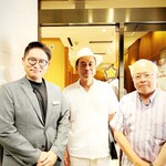 北京料理桂蘭 - 左から桂蘭の社長、私、親しい友人です(o^^o)