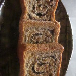 ひなぱん - シナモンが入ったパン、カット！リベイク後