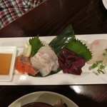 魚バルEBISU - 魚バル鮮魚盛り合わせ525円！！！525円！！？くじらとかひらめとか入ってますけど！！？