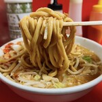 ラーメン二郎 - 小ラーメン野菜マシニンニクアブラトッピング生姜キムチ