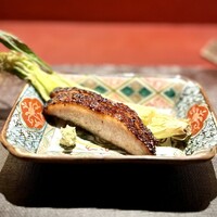 Ji-Cube - ■加藤ポークのチャーシュー
                    私にとってのチャーシューキングは、佐々シェフのチャーシュー。
                    以前の金華豚よりも身質が柔らかくジューシー♪
                    まずは最初のメイン登場！って感じです。