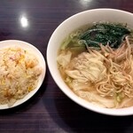 Eishouen - ワンタン麺に半チャーハンで850円✨