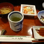 寿し処本吉 - 寿司ランチ1000円の素麺の吸い物、サラダと小鉢