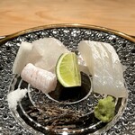 まき村 - 左が生・右が昆布〆